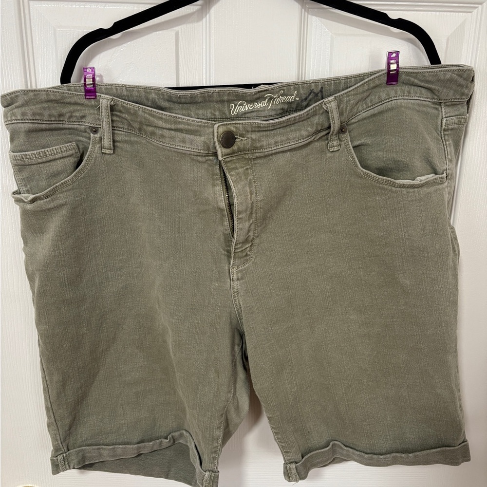 Universal Thread Women's Sage Green Bermudas